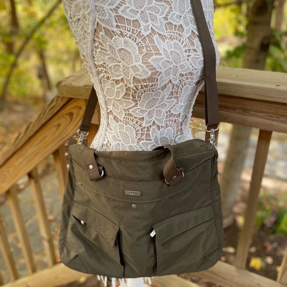 Baggalini laptop computer shoulder bag